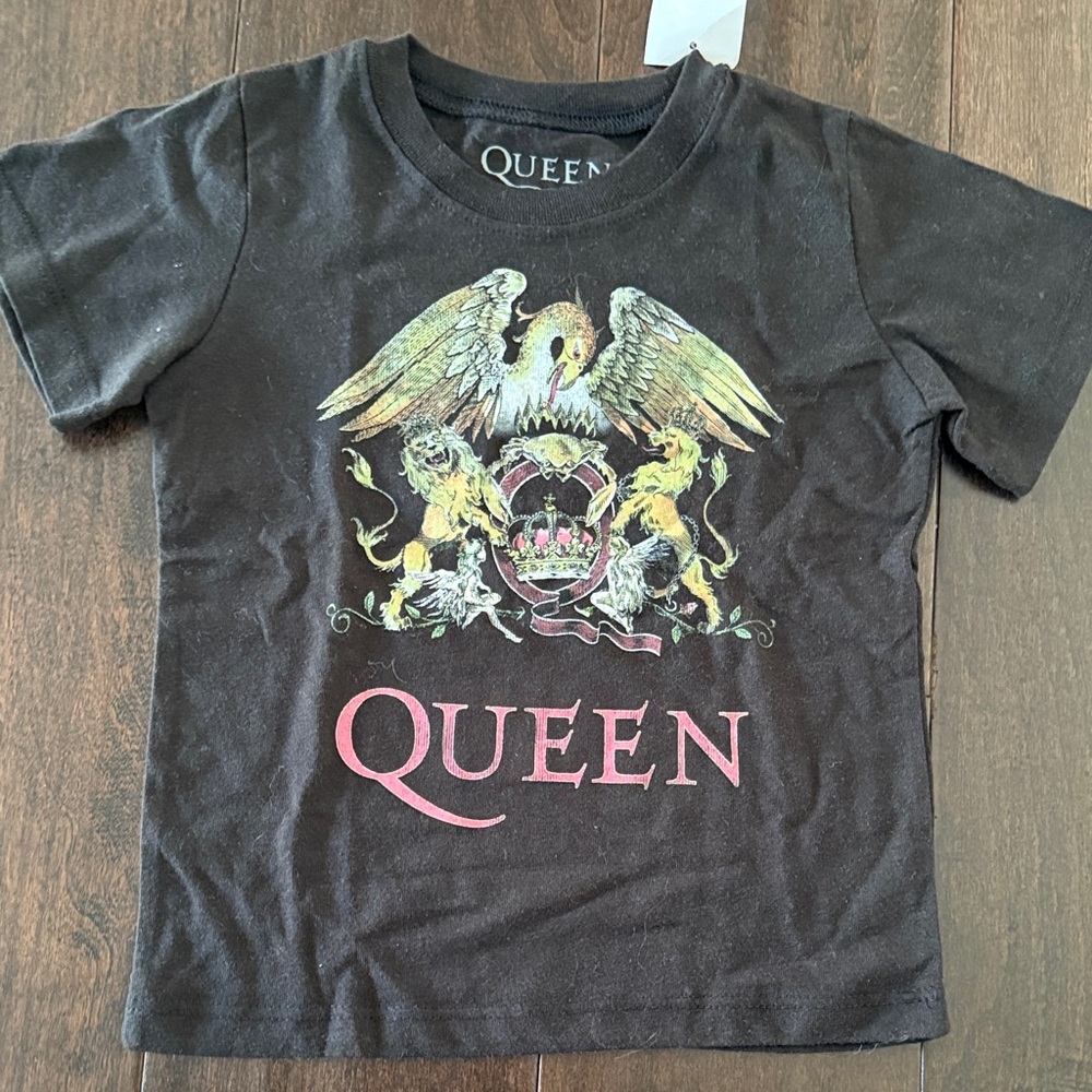 NWT Gender Neutral Official Merchandise Queen Band Black Tee with Graphic